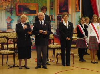 Honorowi goście uroczystości pani Hanna Różycka, prezes Stowarzyszenia Rodzina 19 PUW, pani Karola Skowrońska, prezes ZF na RTJP, pan Włodzimierz Majdewicz, wicepreze SR 19 PUW.JPG